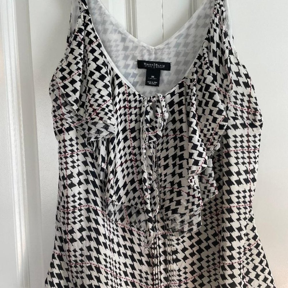 White house/Black Market Tank Medium